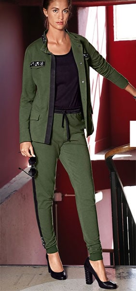4 Arten von Damenhosen für den lässigen Look 1 Sweathose mit Strass-Applikationen