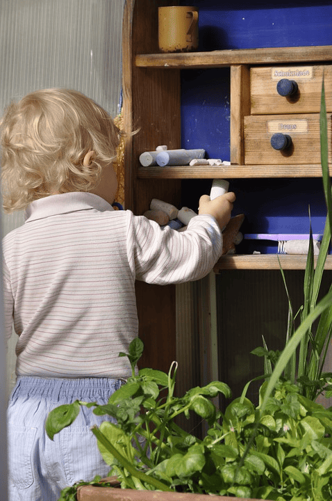10 Ideen für Rollenspiele bei Kindern 6 Verkaufen im eigenen Kaufmannsladen