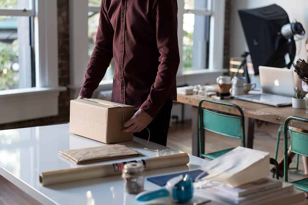 Mit einem kreativen Hobby Geld verdienen: Tipps für den Start 3 Eine liebevolle Verpackung spiegelt das Thema Handarbeit wider